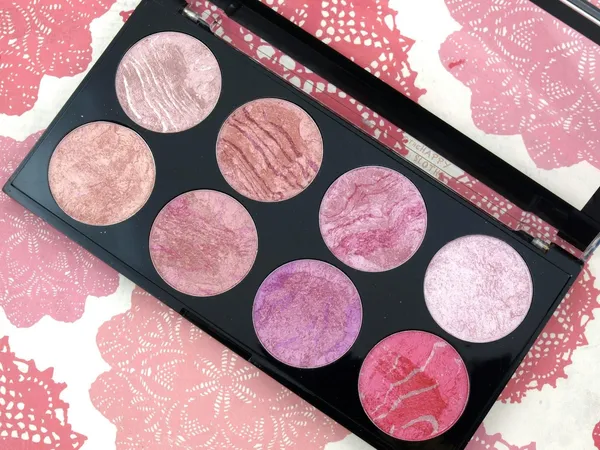 Makeup Revolution Blush Palette, Blush Queen