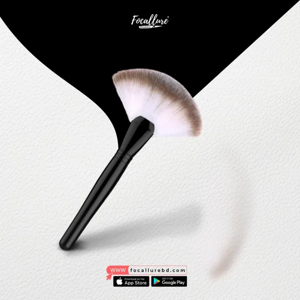 HUDA GIRL BEAUTY Fan Makeup Brush