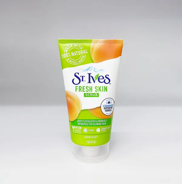 ST.IVES Fresh Skin Apricot Scrub - 150ml