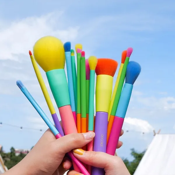 Docolor Dream of Color-15 Pieces Colorful Makeup Brush Set