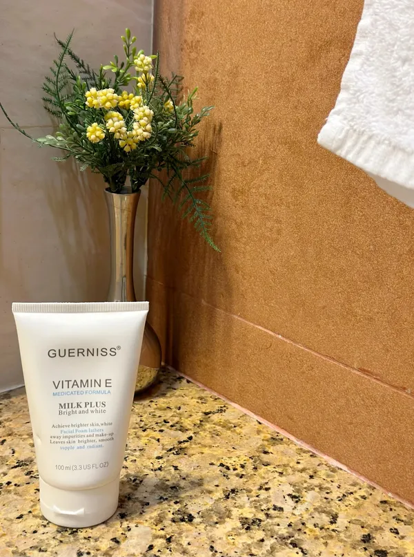 Guerniss Vitamin E Milk Plus Face Wash