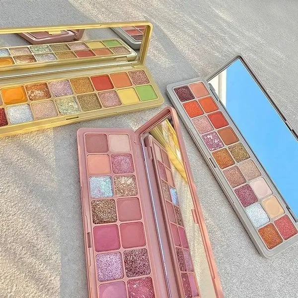 Pinky Focus-18 Color Eyeshadow