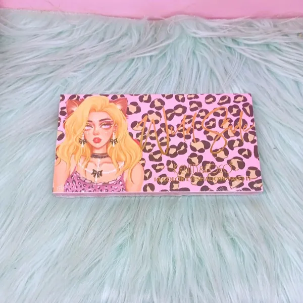 KEVIN & COCO 18 Color Eyeshadow Palette KC894196